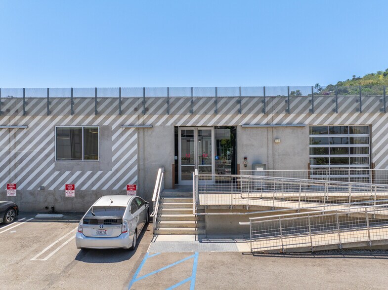 3640 Holdrege Ave, Los Angeles, CA à louer - Photo de l’immeuble – Image 3 sur 7