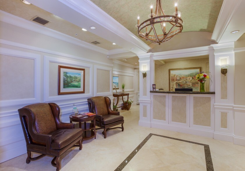 780 5th Ave S, Naples, FL à louer - Photo intérieure – Image 3 sur 22