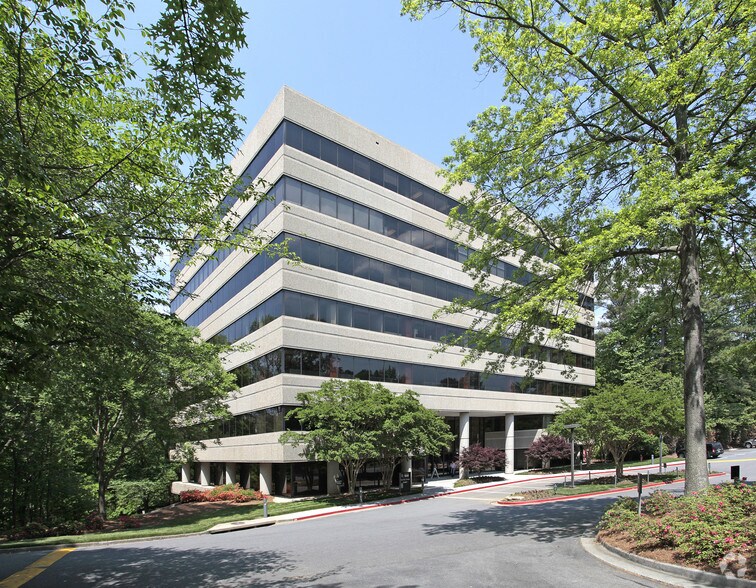500 Northridge Rd, Atlanta, GA à louer - Photo de l’immeuble – Image 3 sur 19