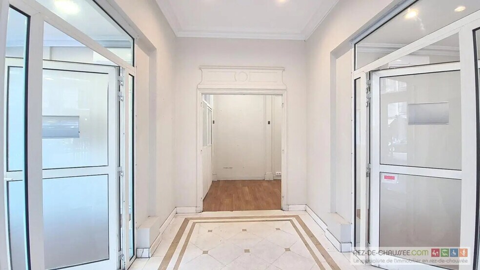 Local commercial dans Paris à louer - Photo de l’immeuble – Image 2 sur 4