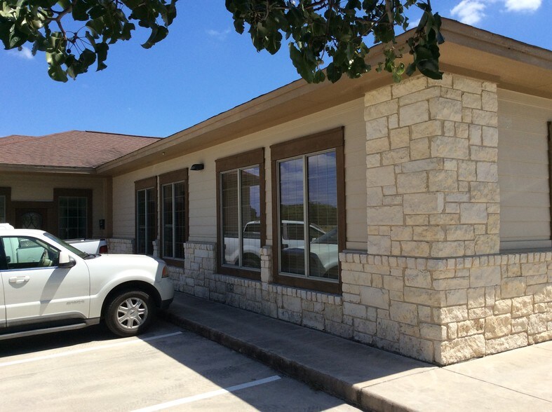 1911 Corporate Dr, San Marcos, TX à vendre - Photo de l’immeuble – Image 3 sur 29