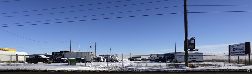 3640 52nd St SE, Calgary, AB à louer - Photo de l’immeuble – Image 2 sur 2