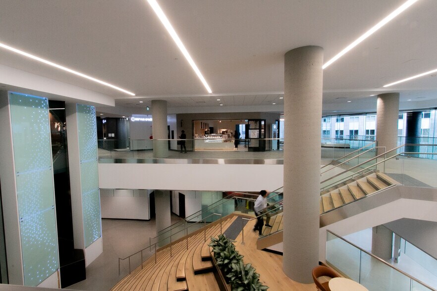 401 9th Ave SW, Calgary, AB à louer - Photo intérieure – Image 2 sur 13