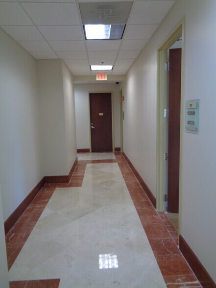 5850 Coral Ridge Dr, Coral Springs, FL à louer - Photo intérieure – Image 3 sur 66