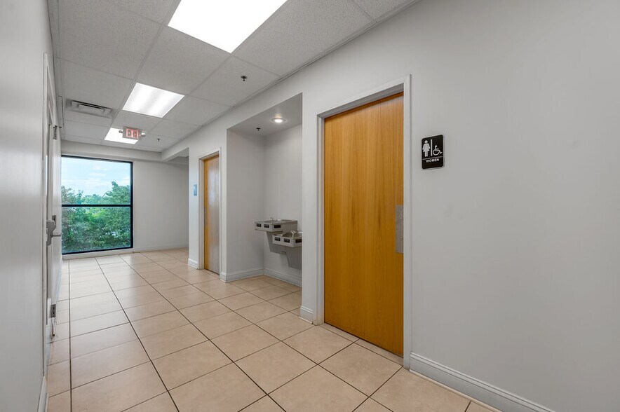 1502 Oxford Dr, Georgetown, KY à louer - Photo de l’immeuble – Image 3 sur 13