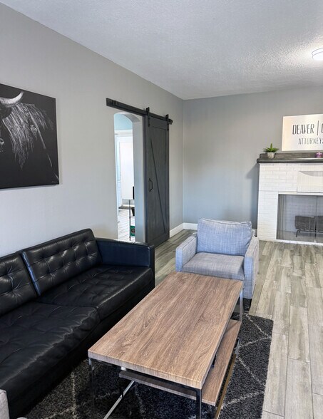 818 E Charleston Blvd, Las Vegas, NV à vendre - Photo de l’immeuble – Image 2 sur 13