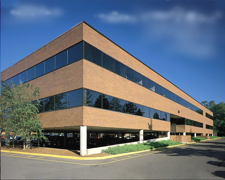 25 E Spring Valley Ave, Maywood, NJ à louer - Photo de l’immeuble – Image 2 sur 12