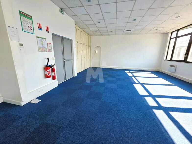 Bureau dans Verrières-le-Buisson à louer - Photo de l’immeuble – Image 3 sur 8