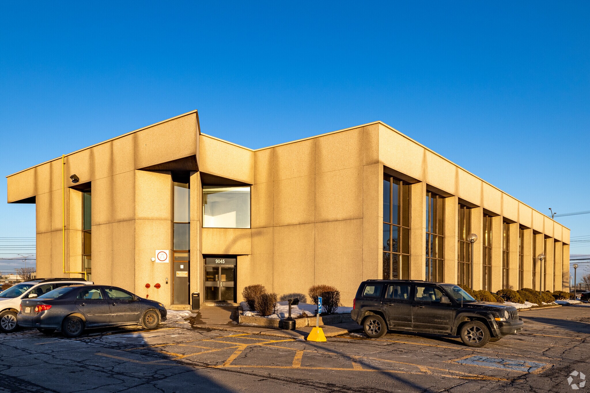9045 Ch de la Côte-de-Liesse, Dorval, QC à louer Photo de l’immeuble– Image 1 sur 7