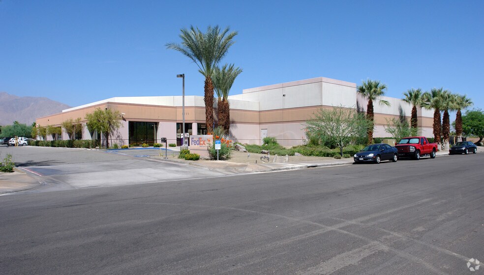 1111 Bird Center Dr, Palm Springs, CA à louer - Photo principale – Image 1 sur 7