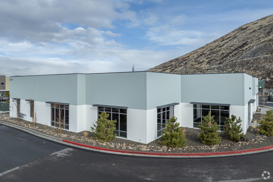 3770 Barron Way, Reno, NV à louer - Photo de l’immeuble – Image 2 sur 5