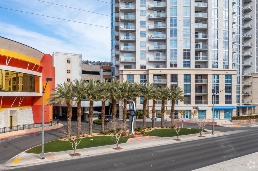 200 W Sahara Ave, Las Vegas, NV à vendre - Photo de l’immeuble – Image 2 sur 9
