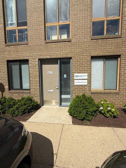 6177-6183 Executive Blvd, Rockville, MD à vendre - Photo de l’immeuble – Image 2 sur 8