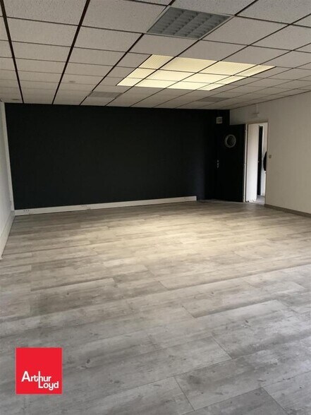 Local d'activités dans Lucé à vendre - Photo intérieure – Image 2 sur 5