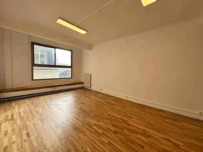 Plus de détails pour 94 Rue Saint-Lazare, Paris - Bureau à louer