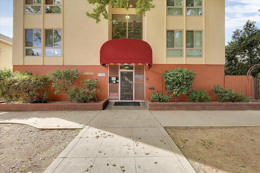 2320 P St, Sacramento, CA à vendre - Photo de l’immeuble – Image 2 sur 28