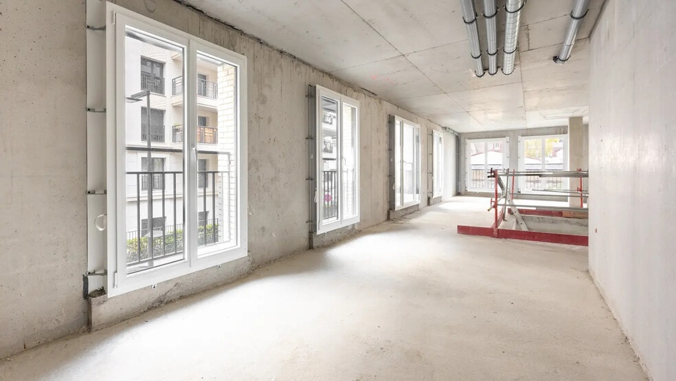 Bureau dans Saint-Ouen-sur-Seine à vendre - Photo de l’immeuble – Image 3 sur 13