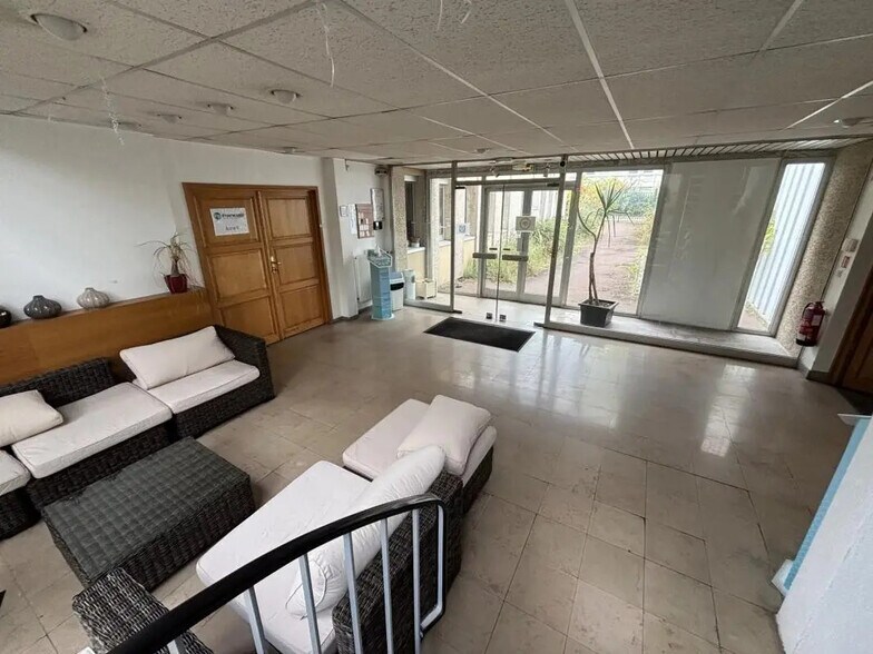 3 Avenue Des Frênes, Montigny-le-Bretonneux à vendre - Photo de l’immeuble – Image 3 sur 12