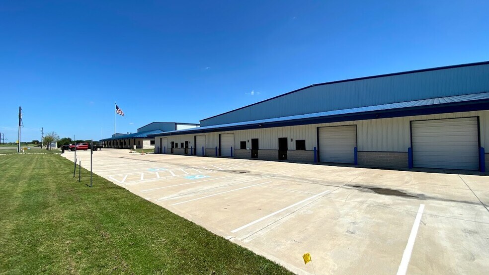 6744 N FM 157, Venus, TX à louer - Photo de l’immeuble – Image 3 sur 6
