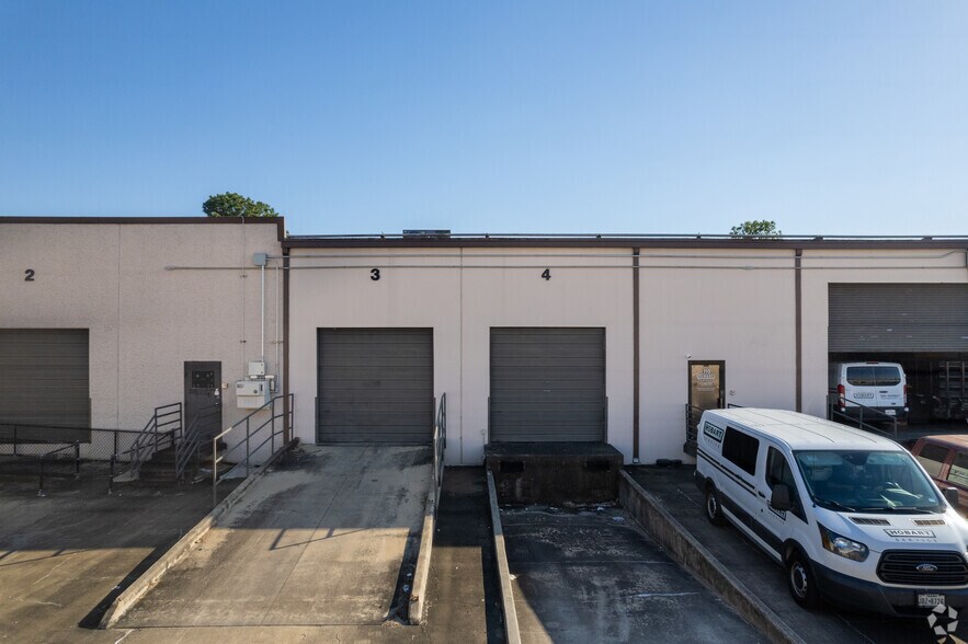 6001 Stonington St, Houston, TX à louer - Photo de l’immeuble – Image 3 sur 14