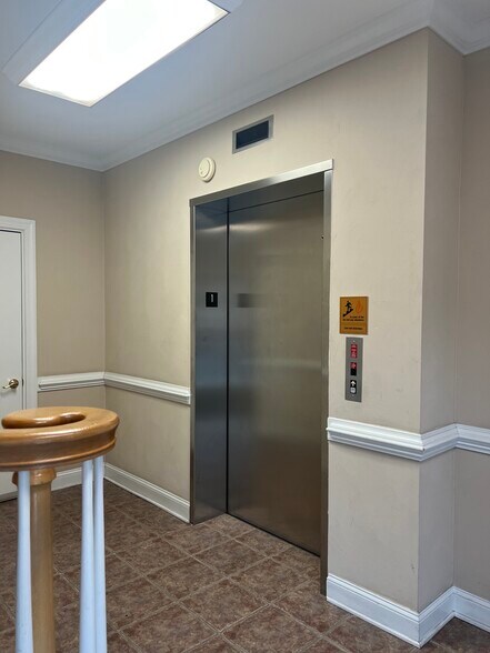 2758 Electric Rd, Roanoke, VA à louer - Photo intérieure – Image 3 sur 6