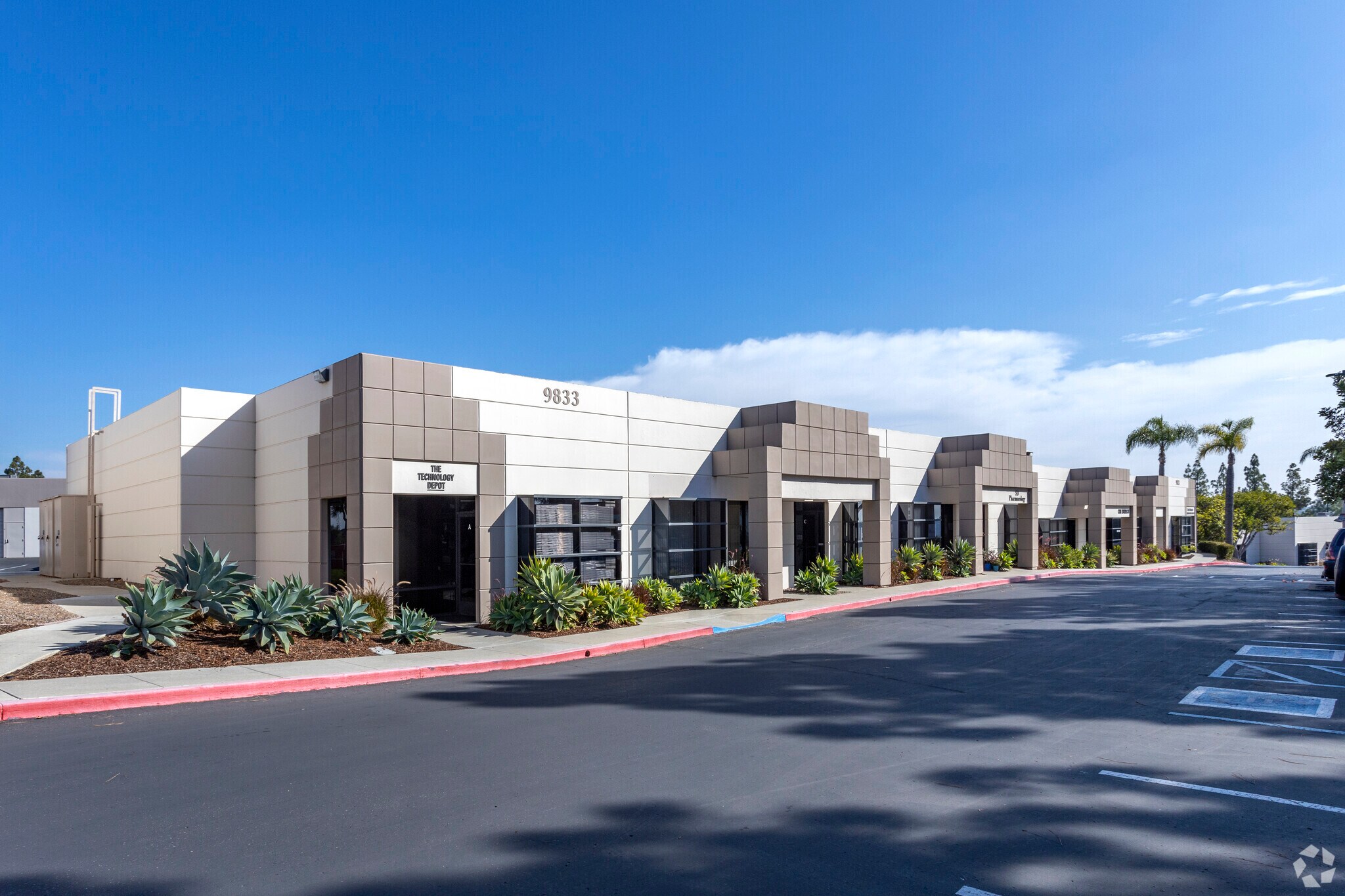 5915 Mira Mesa Blvd, San Diego, CA à louer Photo principale– Image 1 sur 24