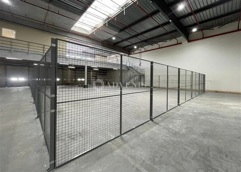 Industriel/Logistique dans Stains à louer - Photo de l’immeuble – Image 1 sur 9