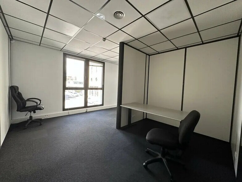 Bureau dans Aix-en-Provence à louer - Photo de l’immeuble – Image 2 sur 10