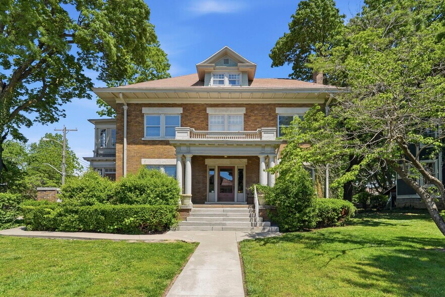 1201 E Walnut St, Springfield, MO à vendre - Photo de l’immeuble – Image 1 sur 52