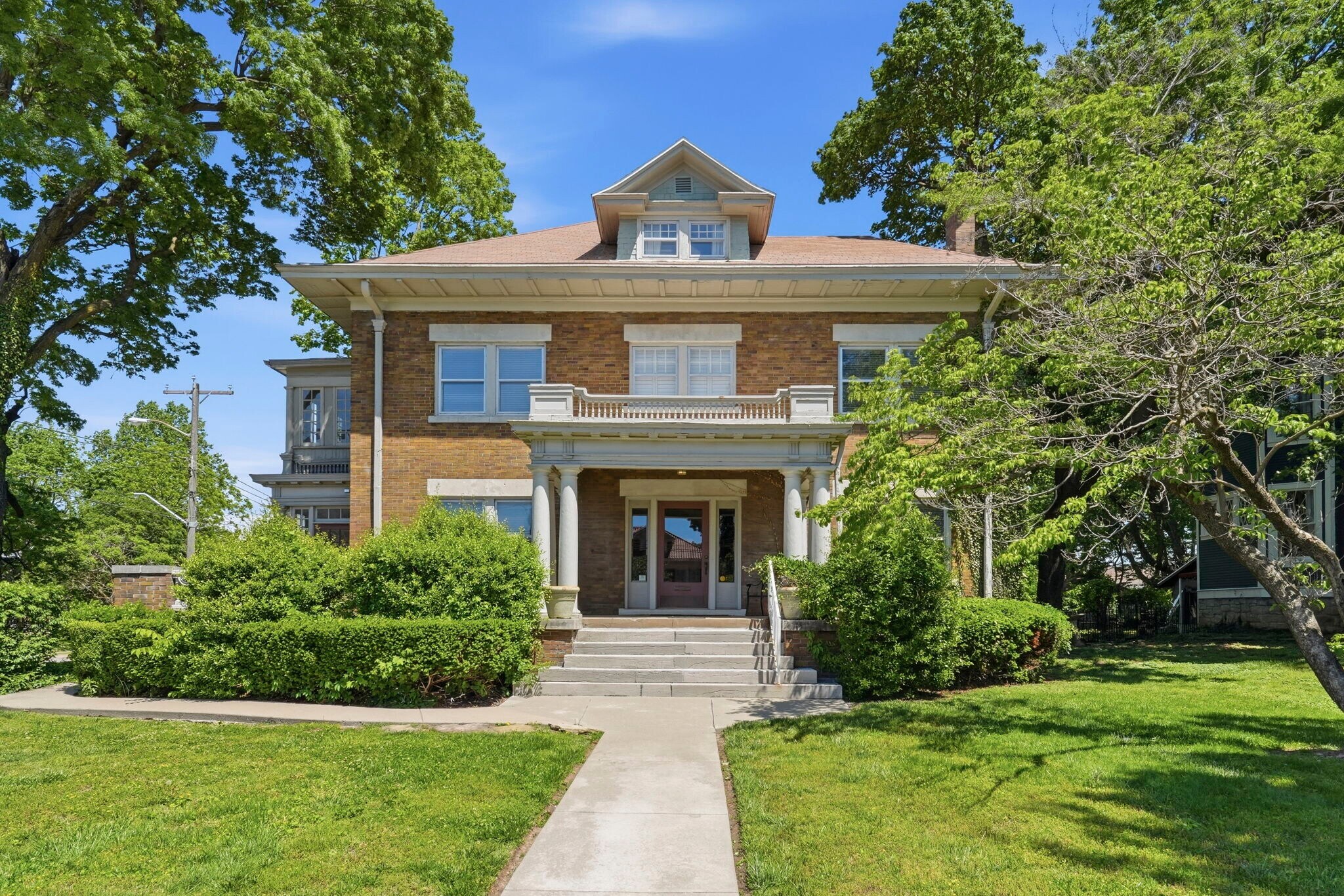 1201 E Walnut St, Springfield, MO à vendre Photo de l’immeuble– Image 1 sur 53
