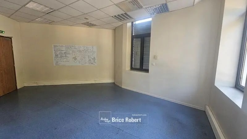 Bureau dans Lyon à louer - Photo de l’immeuble – Image 3 sur 7