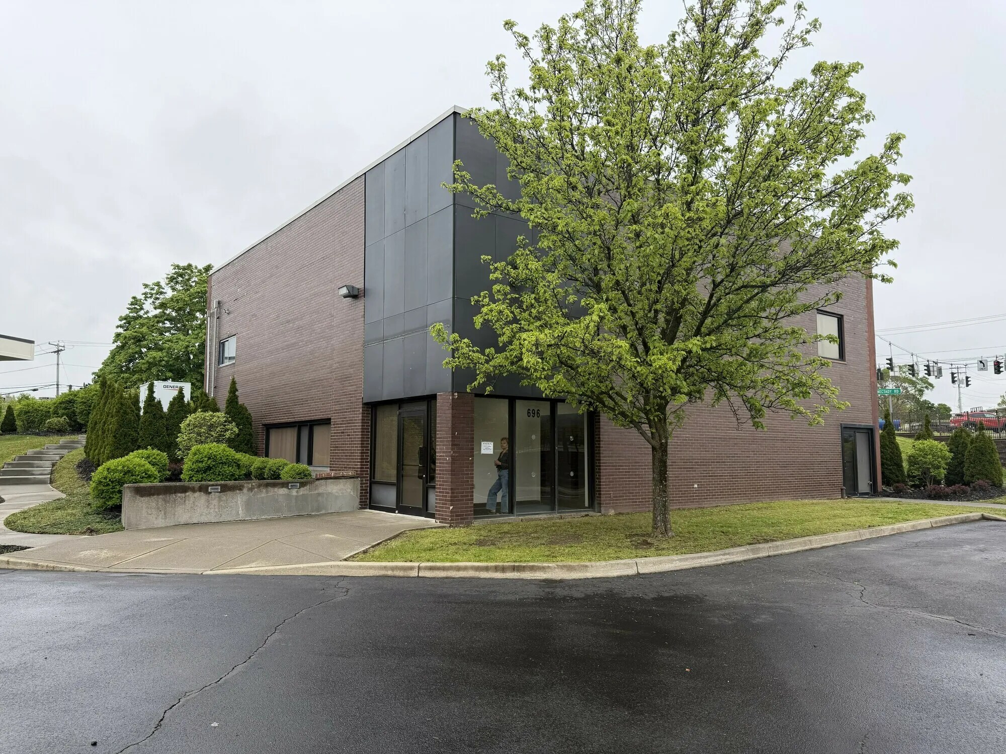 696 Troy Schenectady Rd, Latham, NY à louer Photo de l’immeuble– Image 1 sur 16
