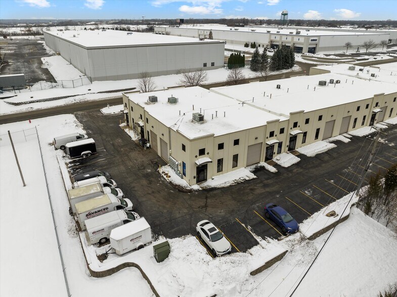 9550 W Sergo Dr, McCook, IL à louer - Photo de l’immeuble – Image 3 sur 23