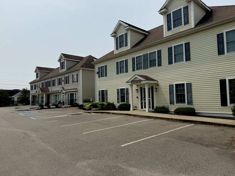 24 Spring Bars Rd, Falmouth, MA à louer - Photo de l’immeuble – Image 2 sur 8