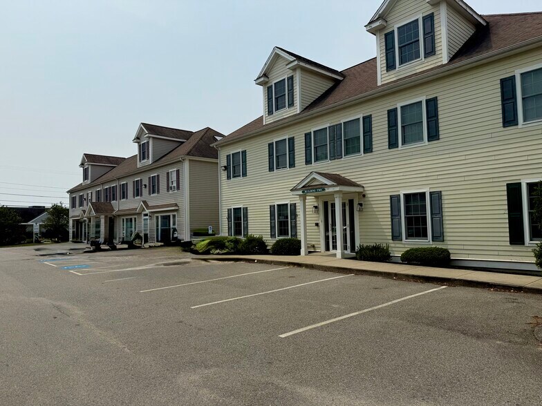 24 Spring Bars Rd, Falmouth, MA à louer - Photo de l’immeuble – Image 3 sur 9