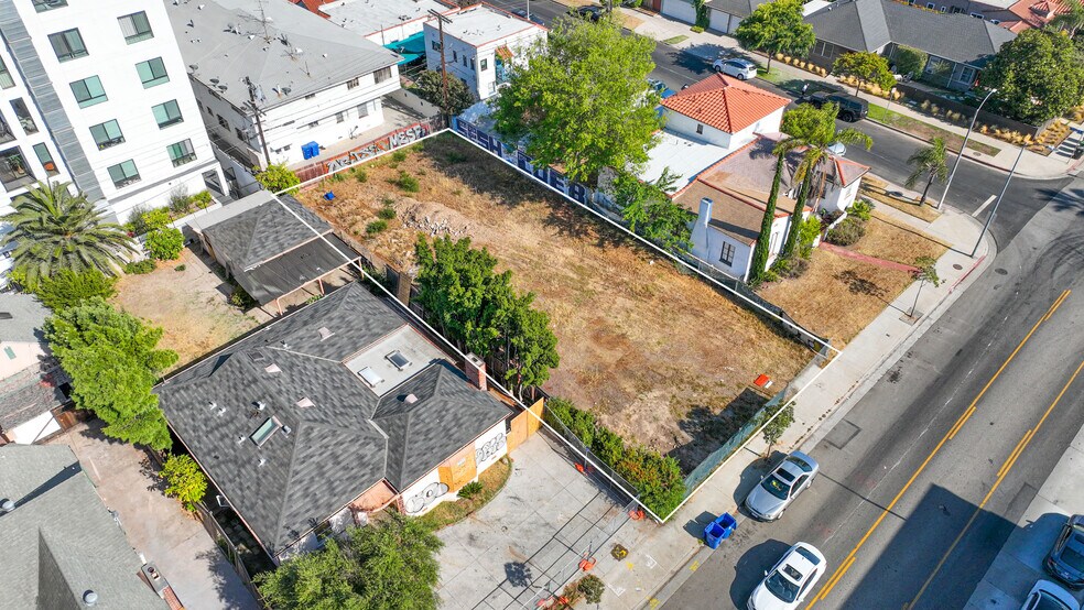 1562 S Fairfax Ave, Los Angeles, CA à vendre - Photo de l’immeuble – Image 2 sur 23