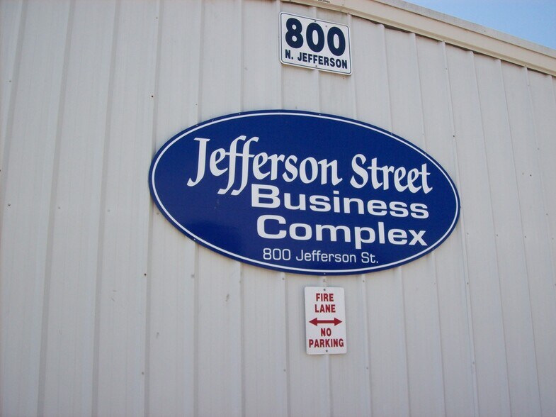 800 N Jefferson St, Springdale, AR à louer - Photo de l’immeuble – Image 3 sur 15