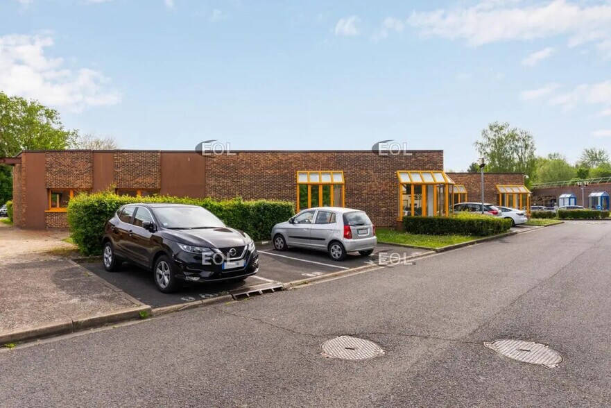 Local d’activités dans Croissy-Beaubourg à louer - Photo de l’immeuble – Image 2 sur 17