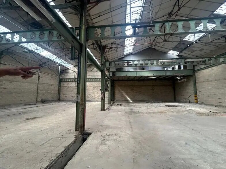 Local d’activités dans Saint-Quentin à louer - Photo de l’immeuble – Image 3 sur 5