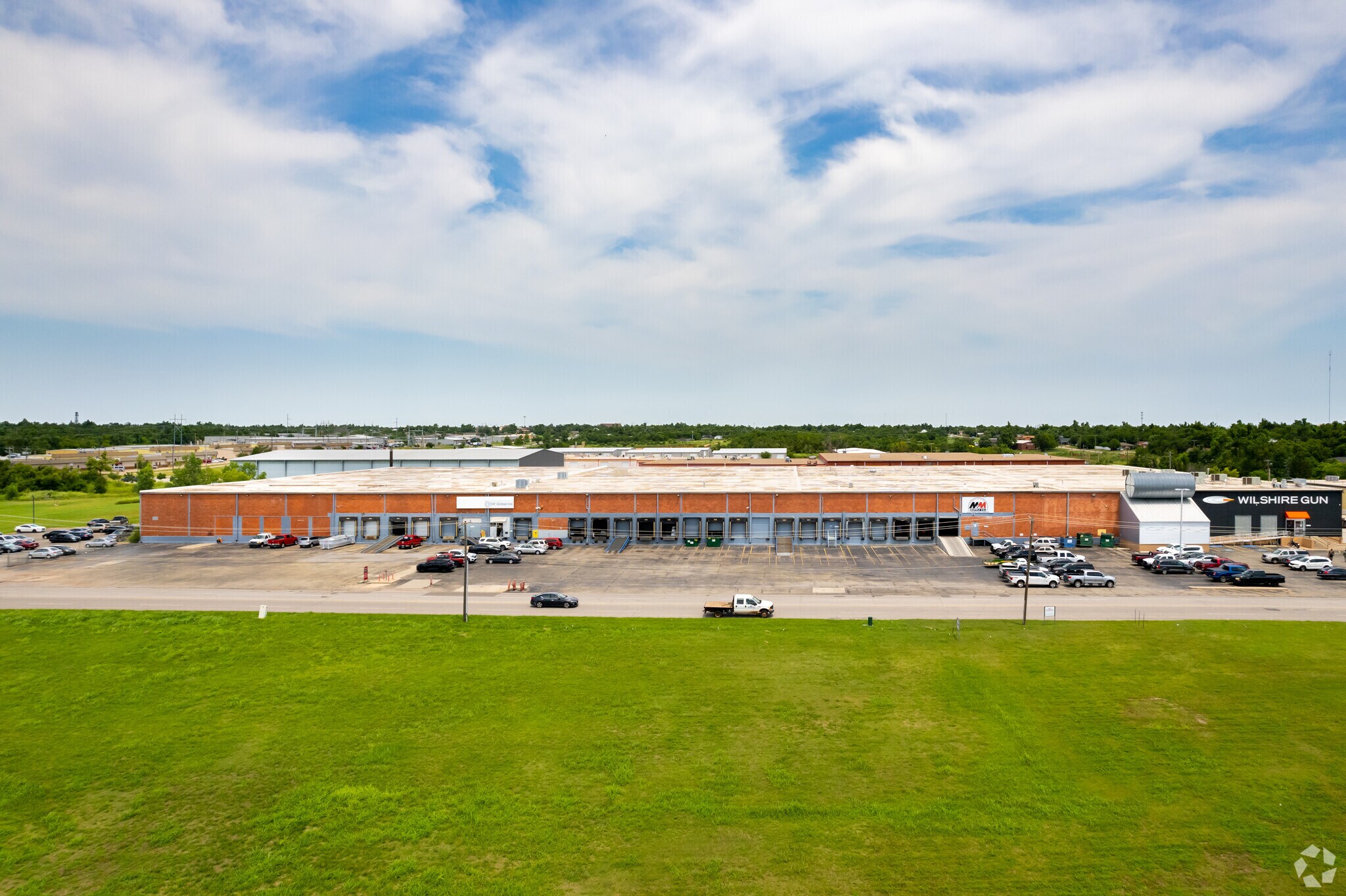 615 W Wilshire Blvd, Oklahoma City, OK à vendre Photo de l’immeuble– Image 1 sur 20