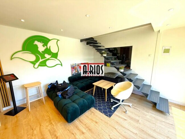 Plus de détails pour Local commercial à vendre