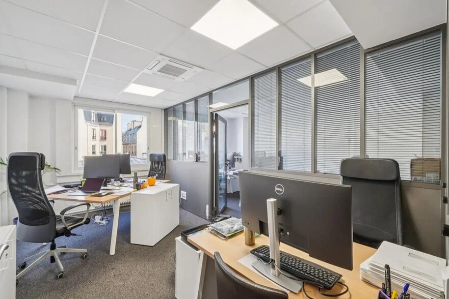 12 Rue De Ponthieu, Paris à louer - Photo intérieure – Image 3 sur 4