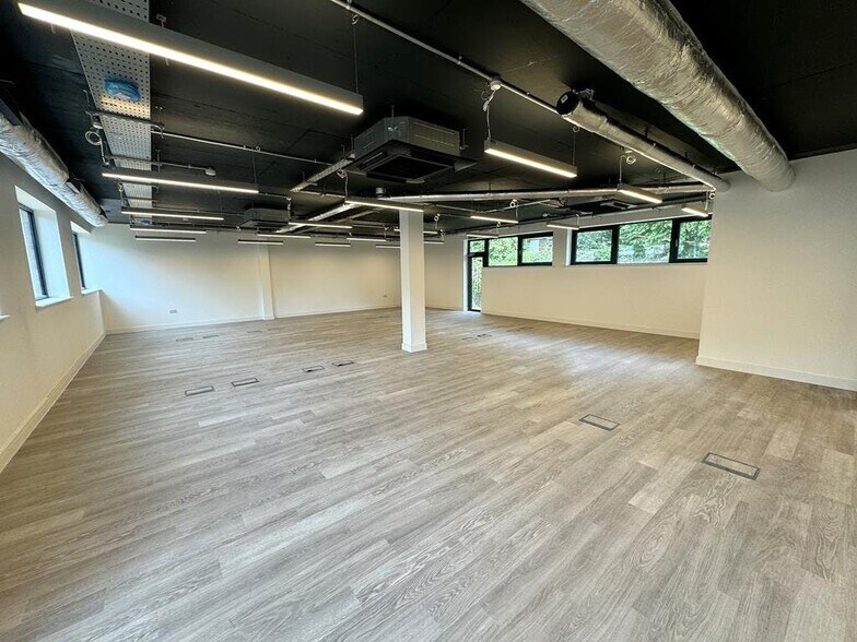 63 Sandycombe Rd, Richmond à vendre - Photo de l’immeuble – Image 3 sur 25