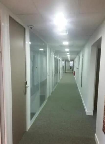 Espace de coworking dans Montigny-le-Bretonneux à louer - Photo de l’immeuble – Image 2 sur 8