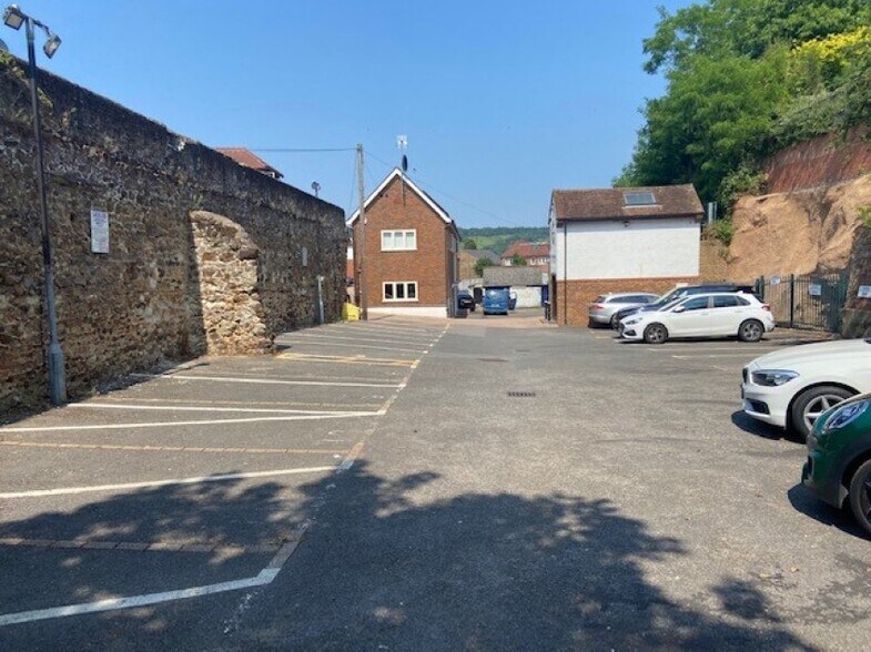 250-256 High St, Dorking à louer - Photo de l’immeuble – Image 2 sur 4