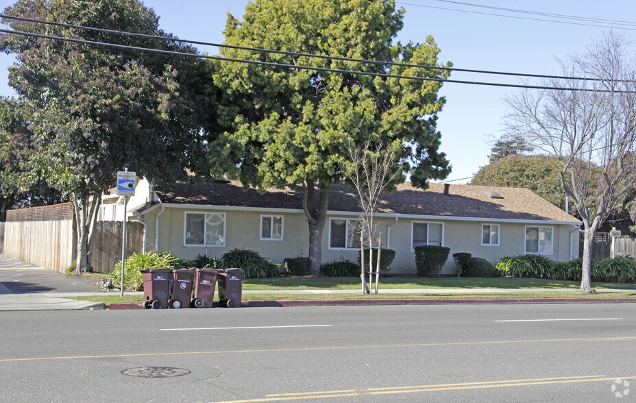 26047 Gading Rd, Hayward, CA à vendre - Photo de l’immeuble – Image 3 sur 25