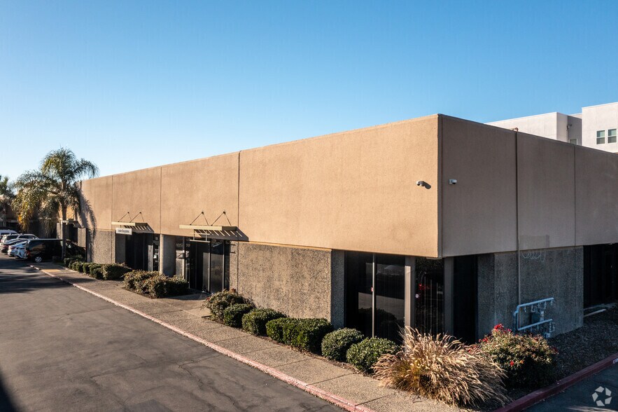 2121 2nd St, Davis, CA à louer - Photo de l’immeuble – Image 1 sur 13