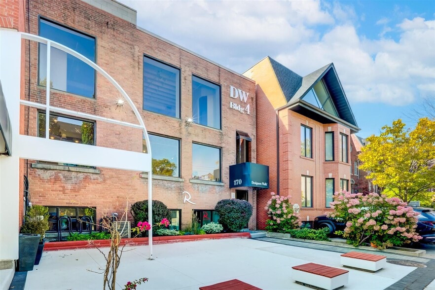 170 Bedford Rd, Toronto, ON à louer - Photo de l’immeuble – Image 3 sur 11