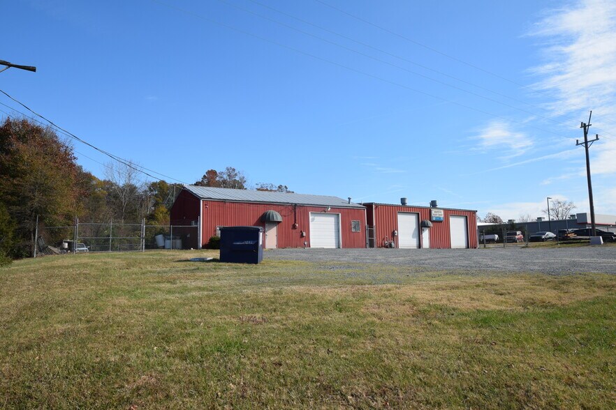 10310 Rozzelles Ferry Rd, Charlotte, NC à vendre - Photo de l’immeuble – Image 3 sur 18