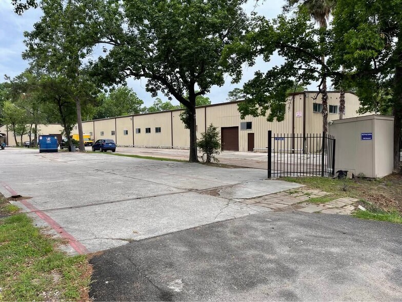 17203 Bamwood Dr, Houston, TX à louer - Photo de l’immeuble – Image 2 sur 9